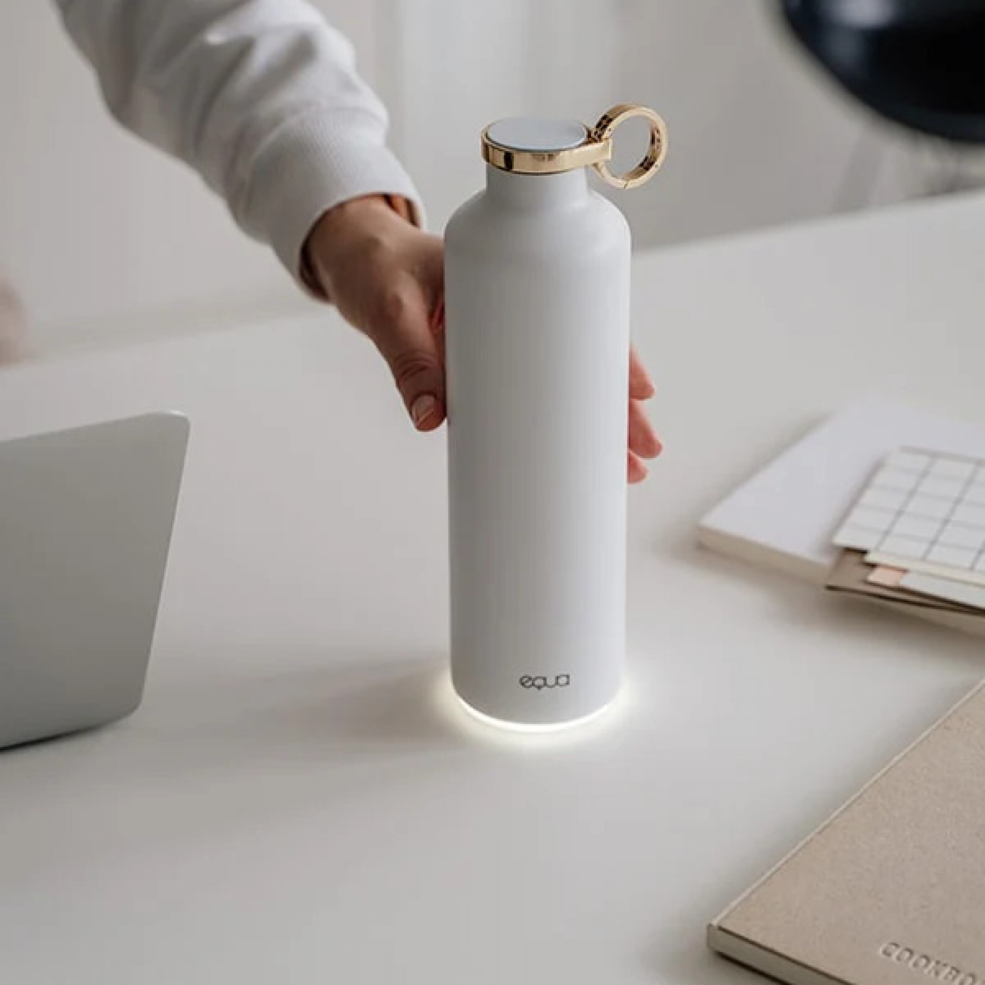 Розумна пляшка з нержавіючої сталі Equa Smart Water Bottle
